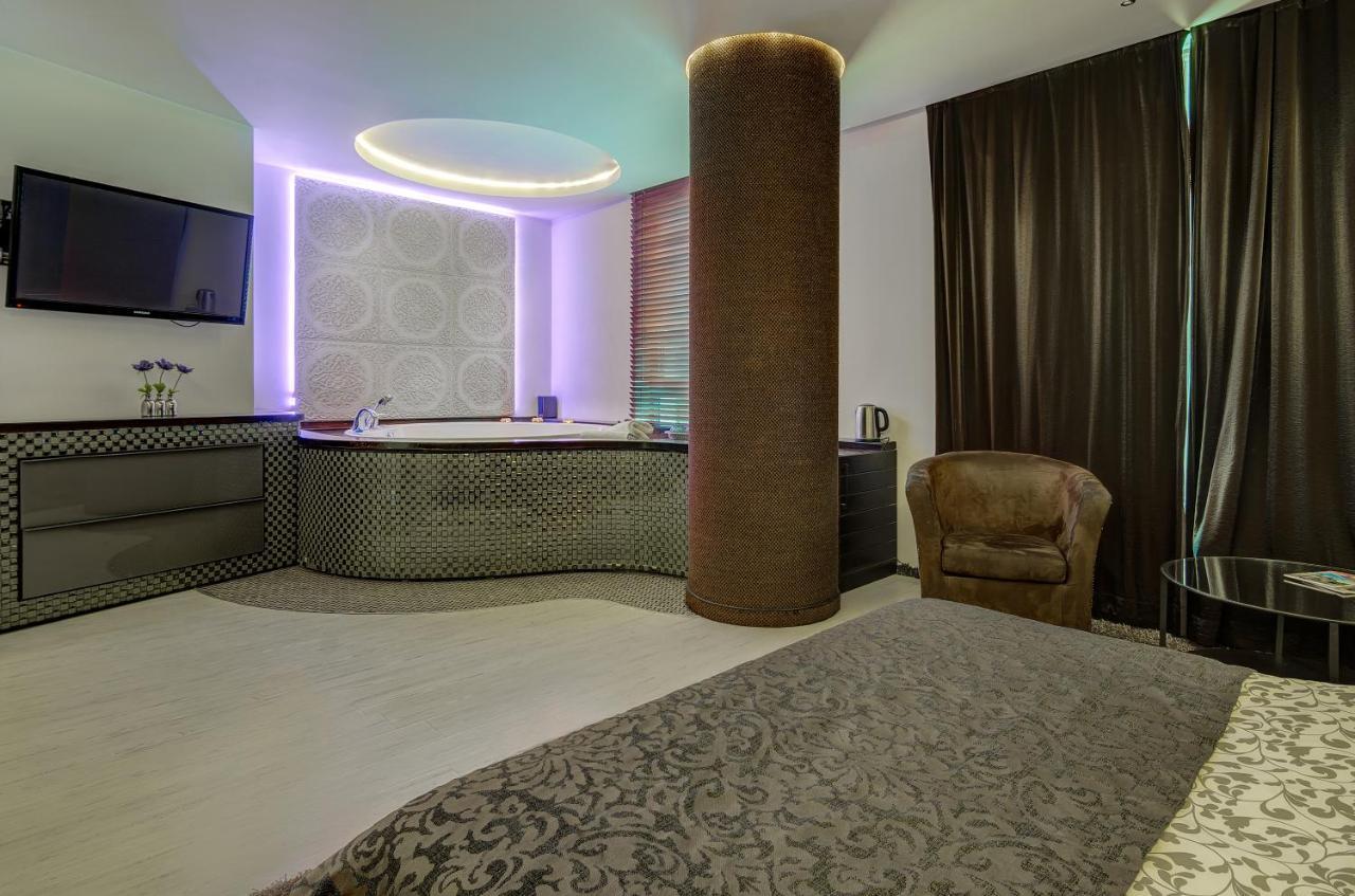 With Jaccuzi Apartment