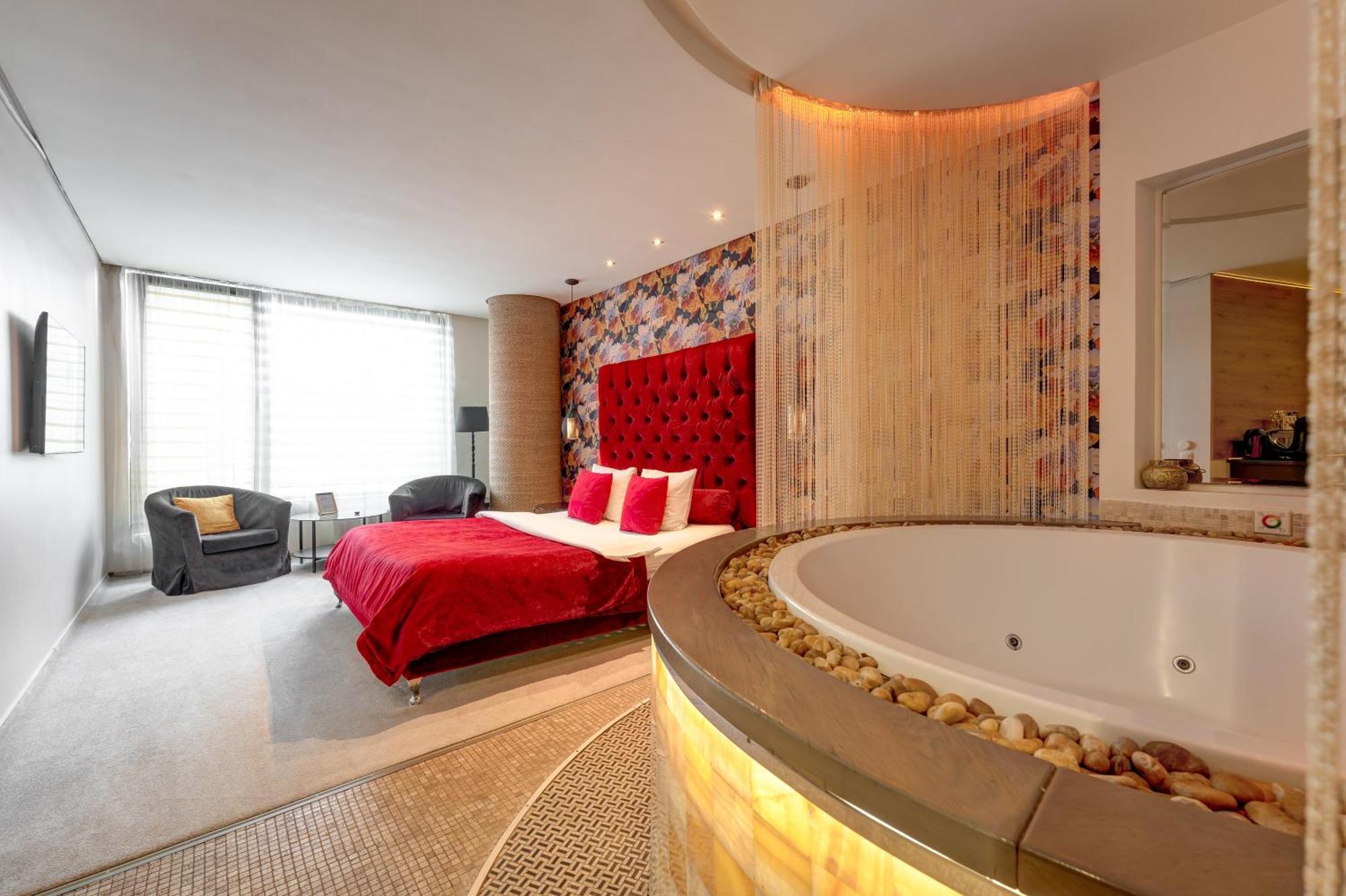 With Jaccuzi Apartment *